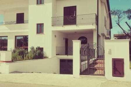 House White Apartments Àrbatax Exterior photo